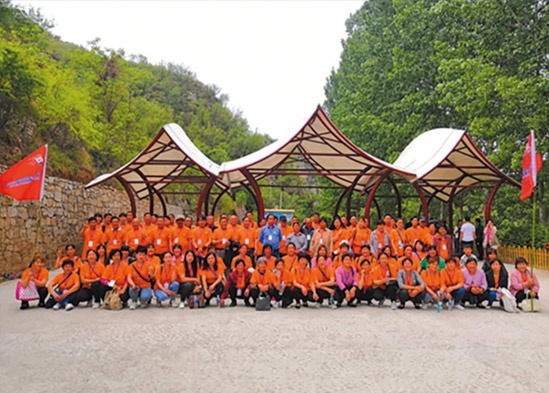 2019年5月公司總經(jīng)理李光華帶隊(duì)組織公司員工外出采風(fēng)觀光